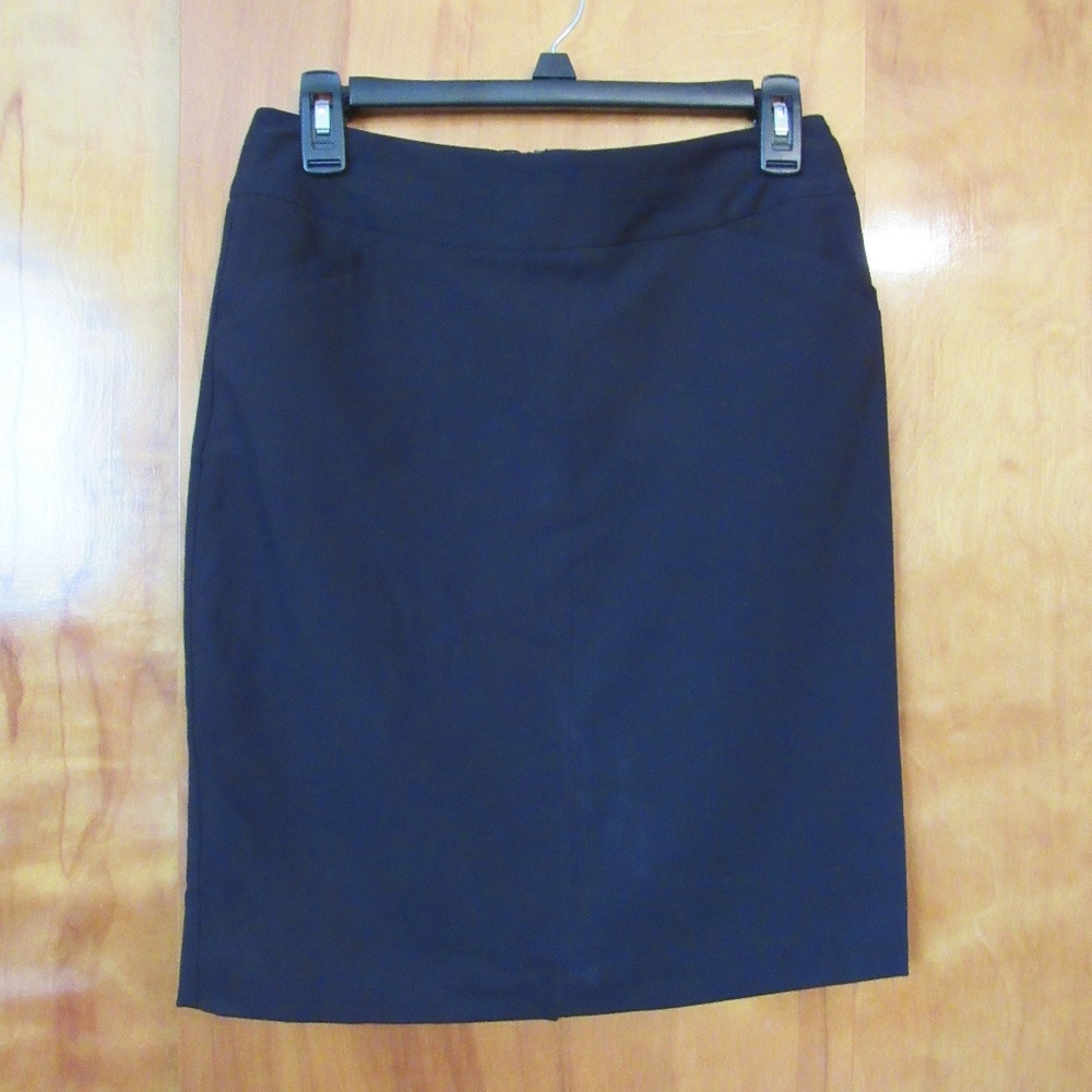 Worthington black pencil skirt size 2P